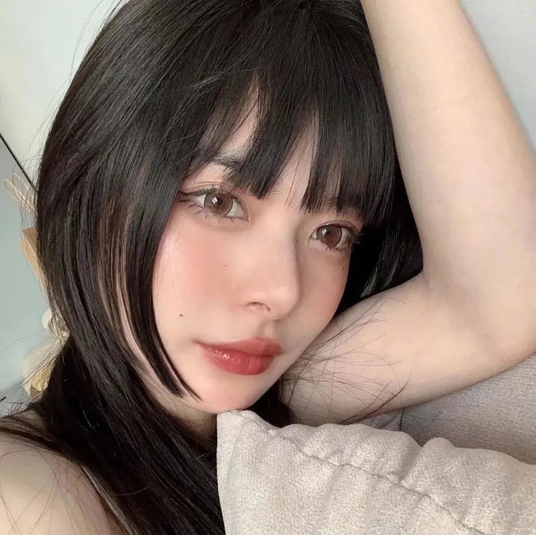 女孩向前冲